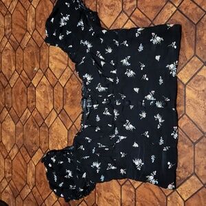 Forever 21 size small black floral blouse